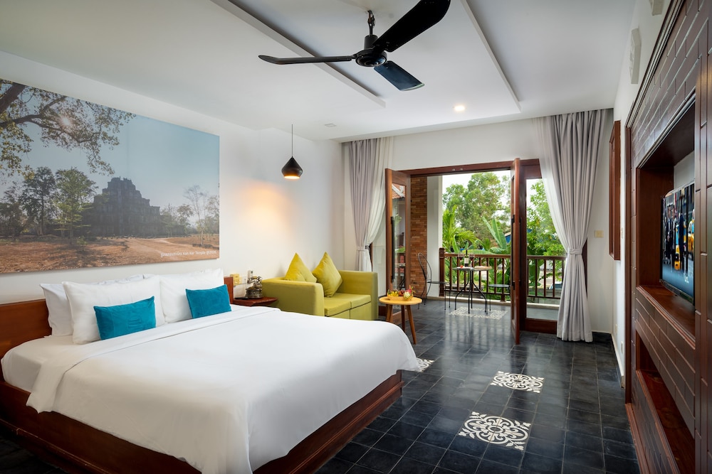 Suite Room Pool View - Photo 10