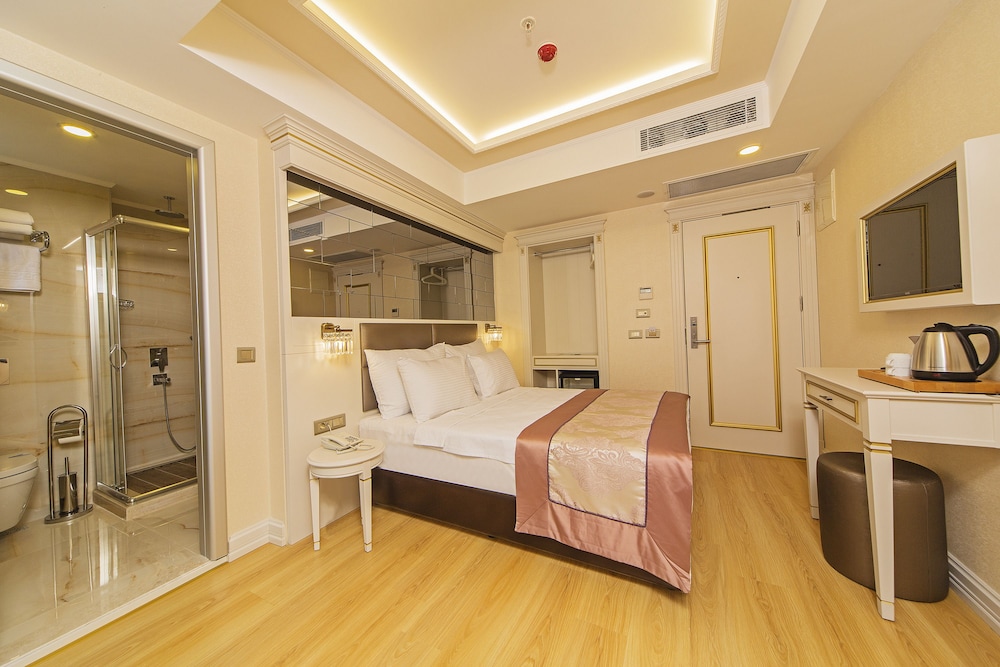 Standard Double or Twin Room, 1 Bedroom, City View photo 3