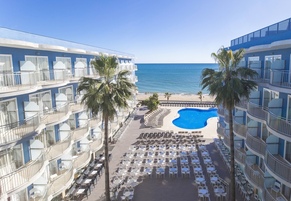 Quadruple Room, Pool View