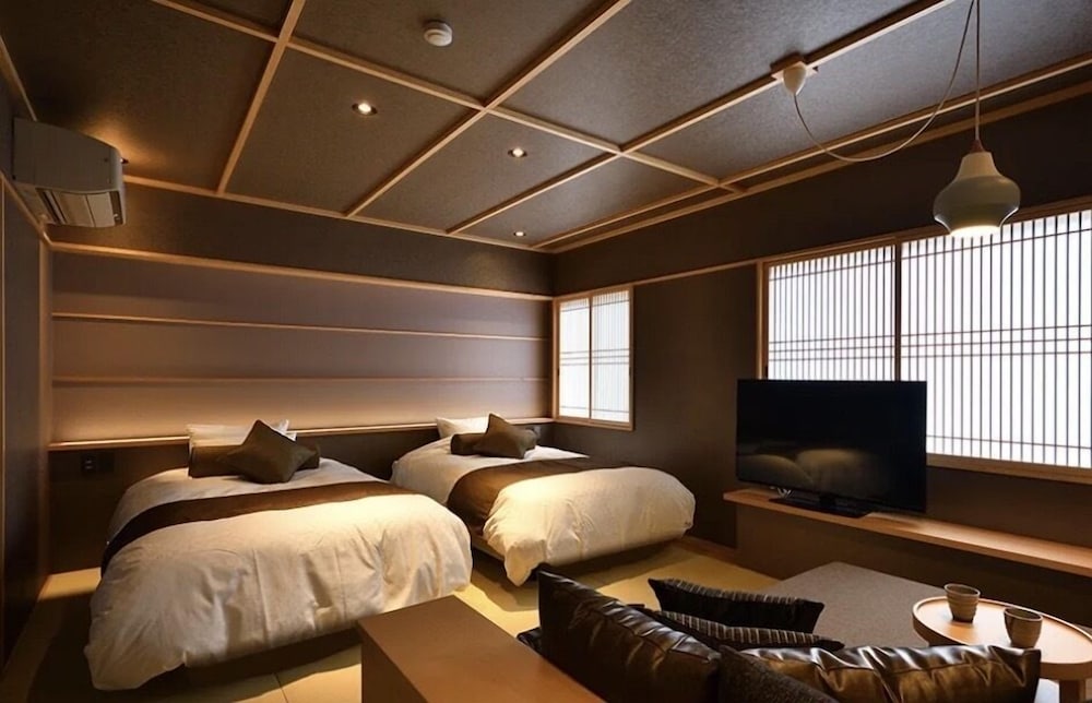 TAKE Suite with Private Bathroom and Dining room