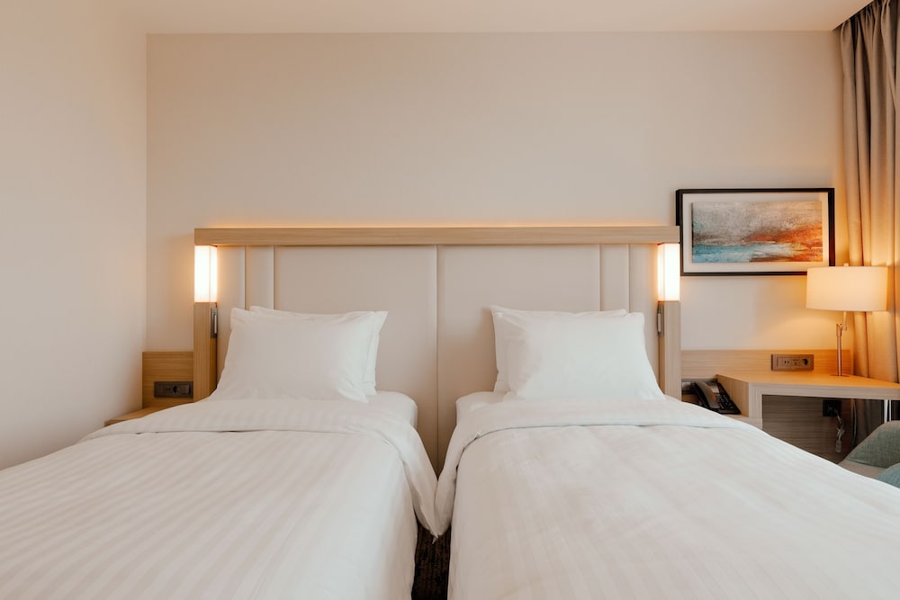 Standard Room, 2 Twin Beds, City View - Photo 4