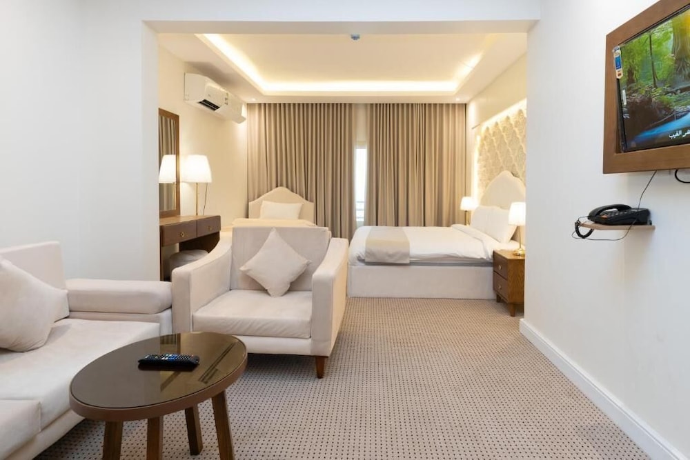 Deluxe Suite photo 2