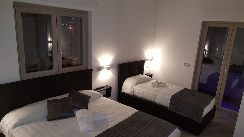 Comfort Triple Room, Balcony, River View photo 3