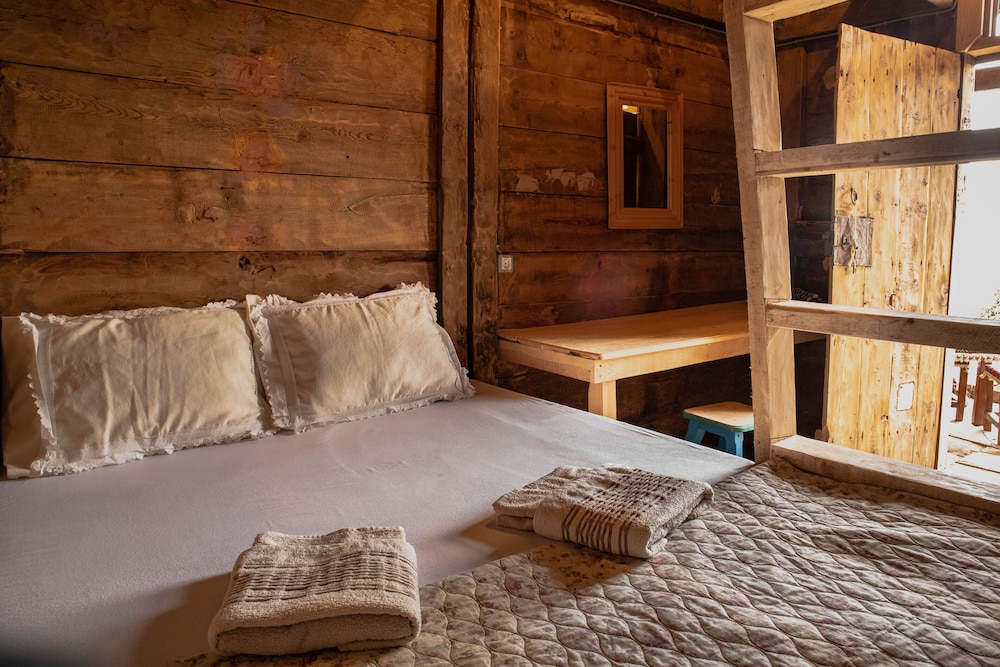 Romantic Tree House photo 2
