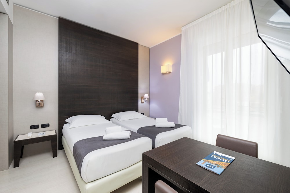 Twin Room - Photo 3