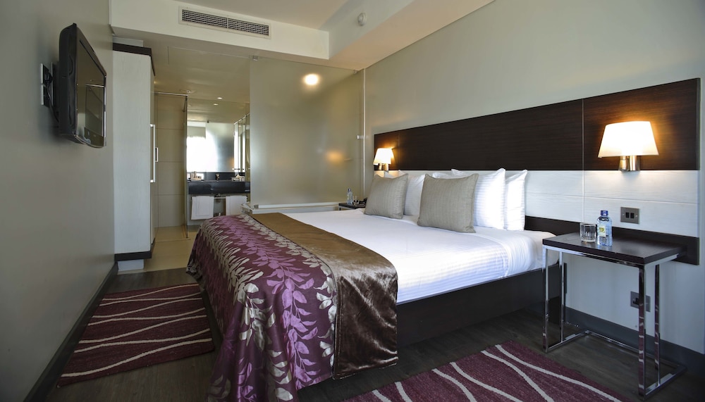 Executive Room - Photo 1