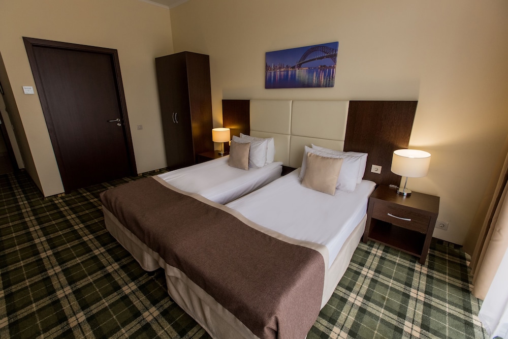 Standard Double or Twin Room (without Balcony) photo 2