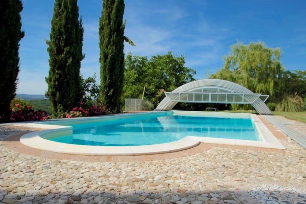Villa photo 2
