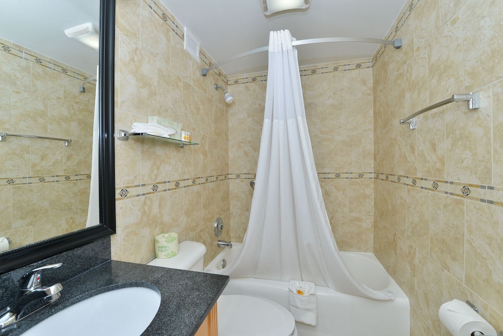 Room, 2 Double Beds, Non Smoking - Photo 6