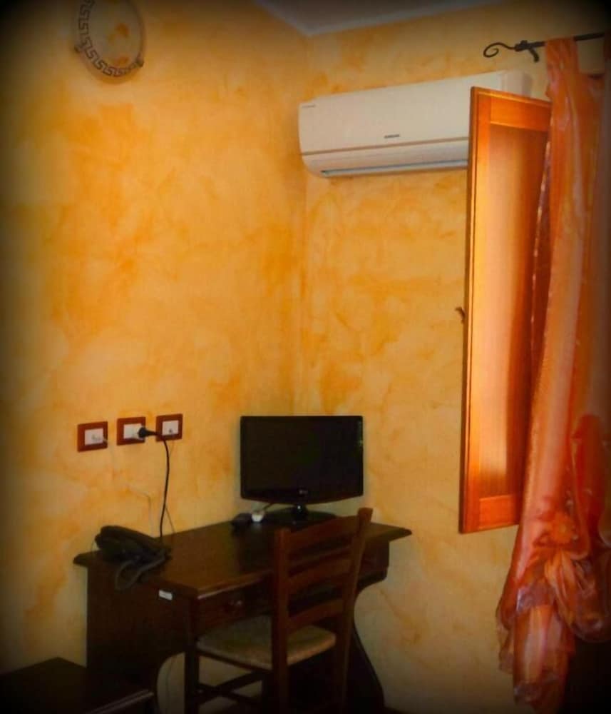 Superior Double or Twin Room, Ensuite, Garden View photo 2