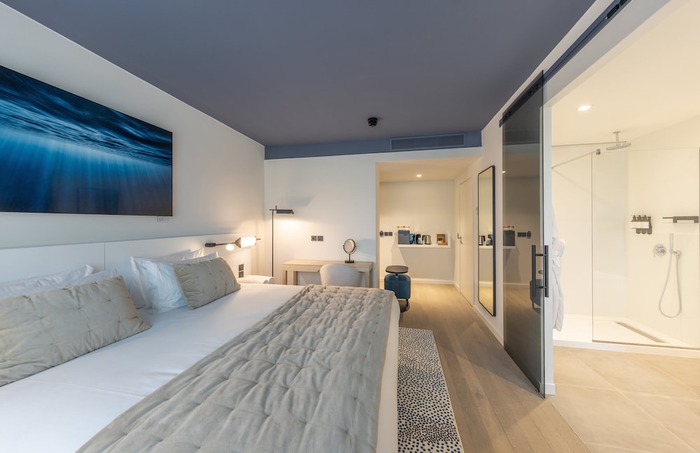 Standard Room, 1 King Bed, City View (Mountain View) - Photo 7