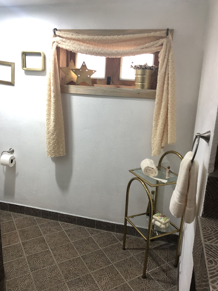 Traditional Room, 1 King Bed, Accessible, Ground Floor photo 2