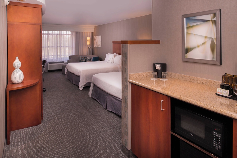 Room, Multiple Beds - Photo 3