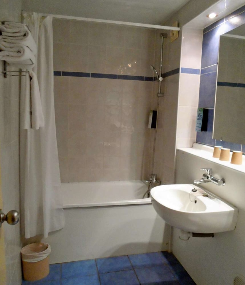 Triple Room - Photo 11