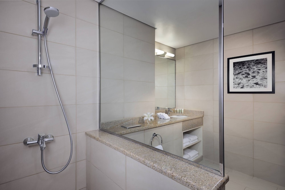 Panoramic Suite, 1 King Bed, Sea View photo 2