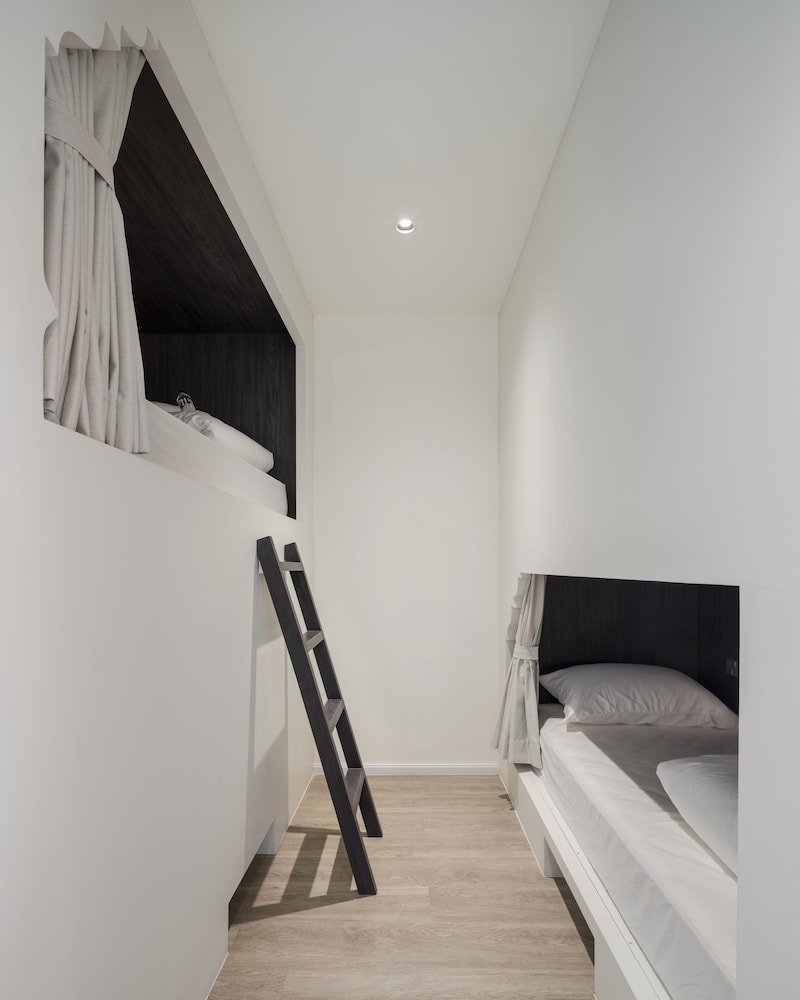 Standard Shared Dormitory, Men only photo 3