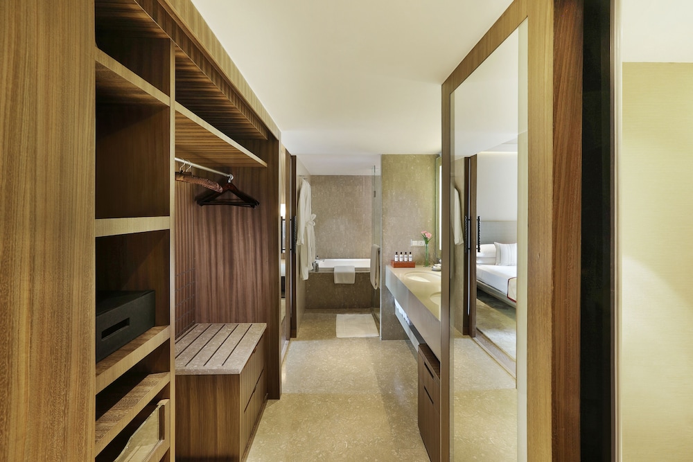 Executive Suite (Regency) - Photo 6