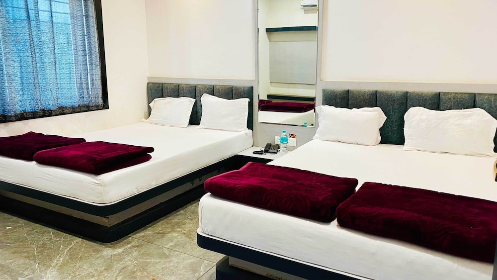 Deluxe Quadruple Room, City View