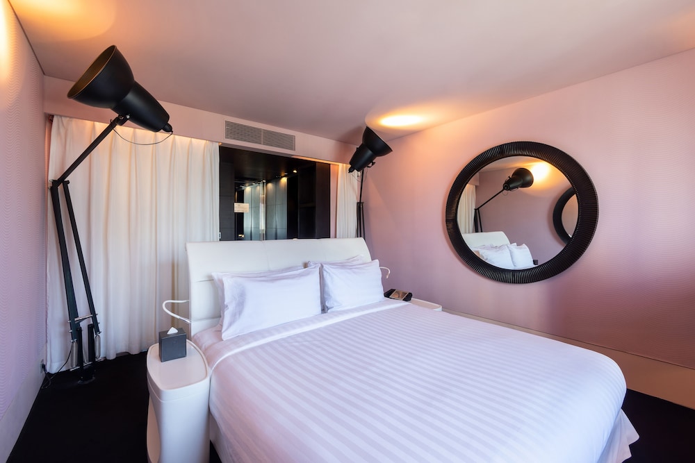 Deluxe Room, 1 King Bed, City View - Photo 6