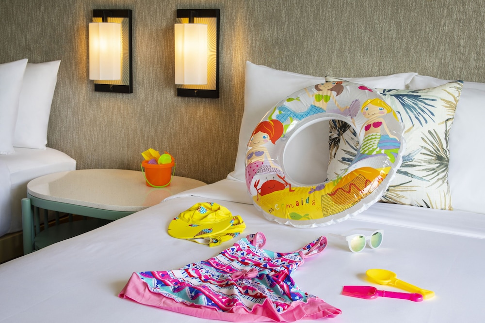 Standard Room, 2 Double Beds, Balcony, Mountain View photo 2