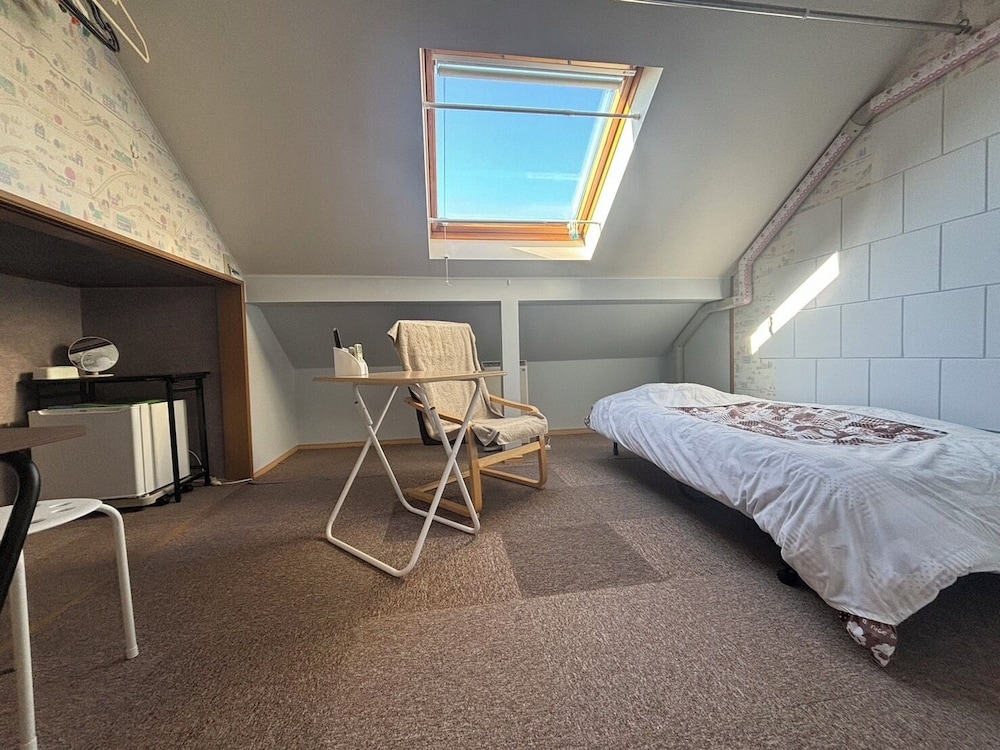 Economy Twin Room, Non Smoking (202) photo 1