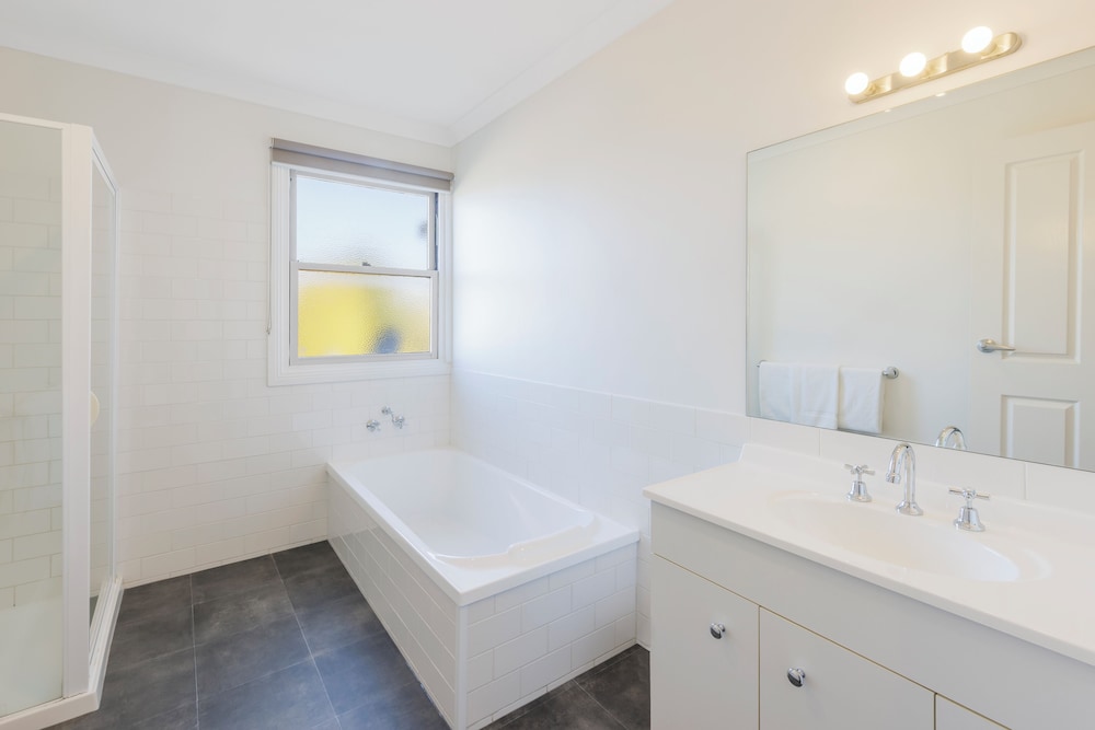 Two Bedroom Apartment - Photo 6