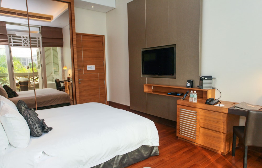 Deluxe Room, 1 King Bed Deluxe Room, 1 King Bed