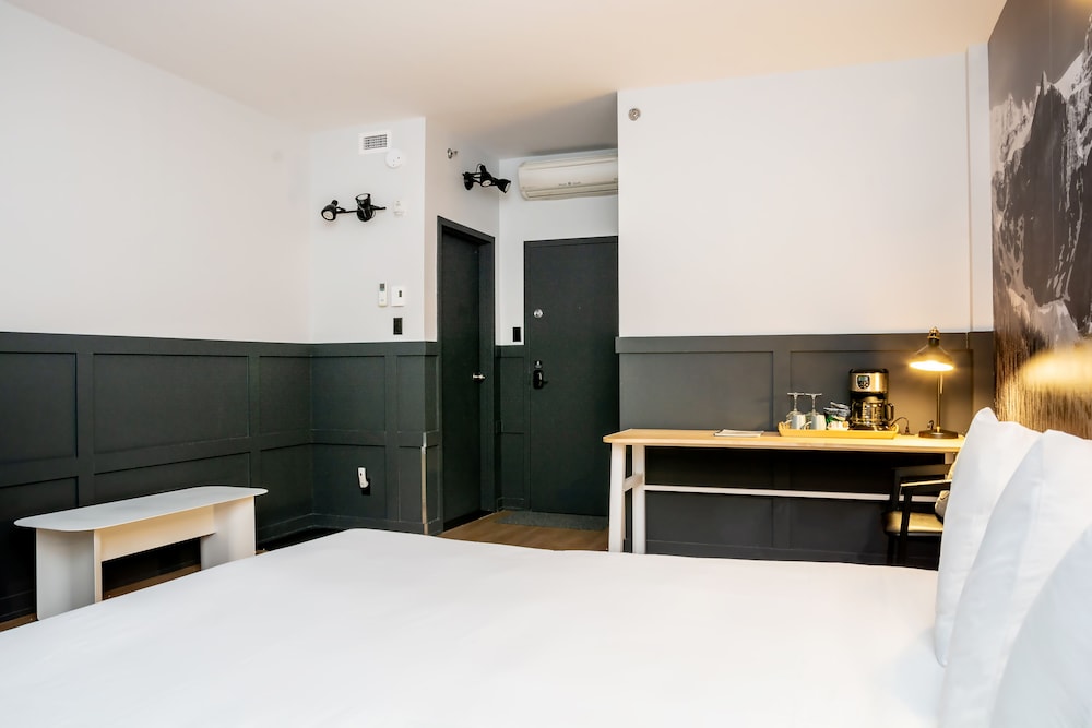 Business Room, 1 King Bed - Photo 5