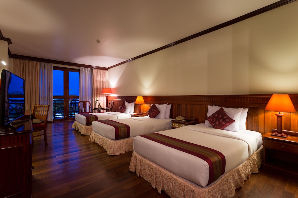 Deluxe Triple Room - City View - Photo 1