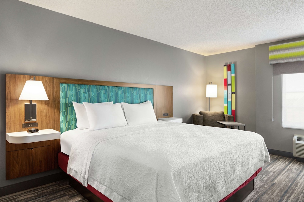 Room, 1 King Bed, Accessible - Photo 5