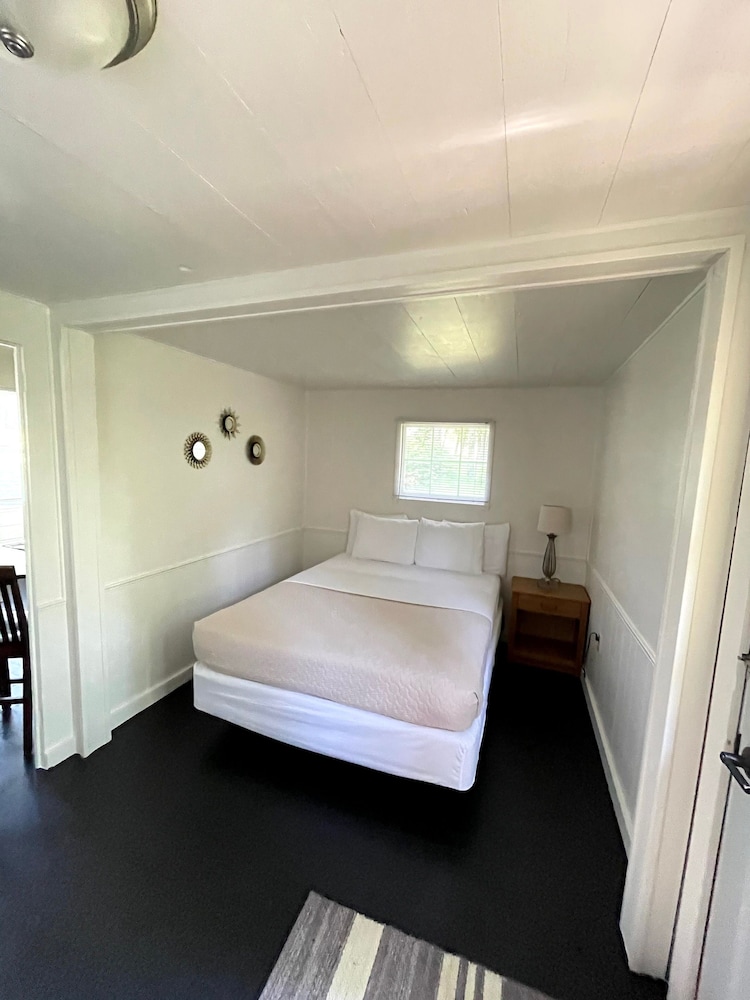 Standard Cabin, 1 Queen Bed, Hill View photo 1