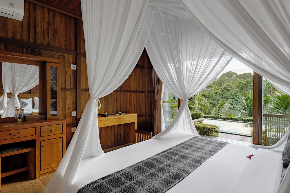 One Bedroom Wooden Pool Villa with Valley View photo 3