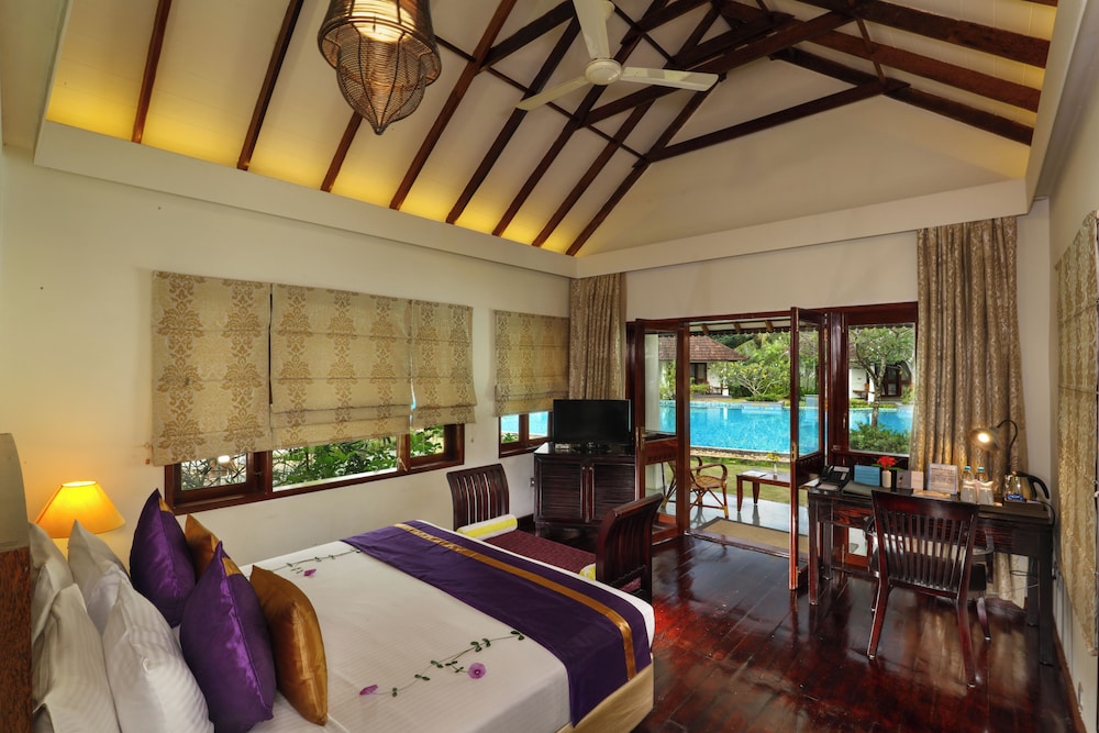 Poolside Luxury Villa with Plunge Pool