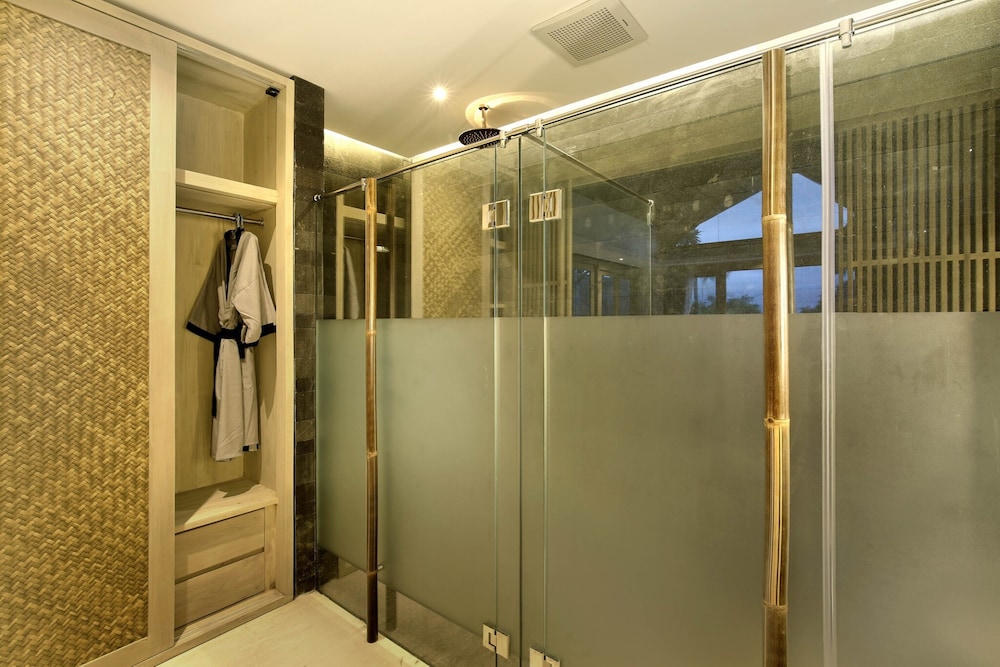 Royal Smart 1 Bedroom Villa with Private Pool & Hot Tub - Photo 11