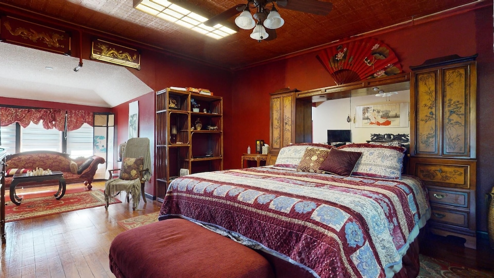 The Black Pearl Suite (3rd Floor) photo 1