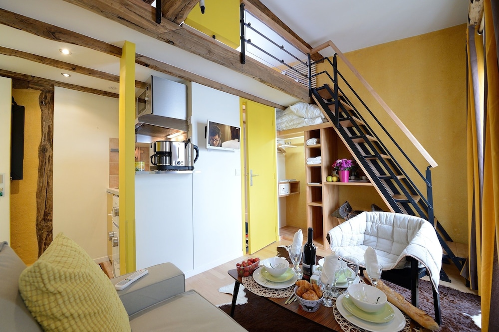 Economy Studio (Honey Mustard) photo 1