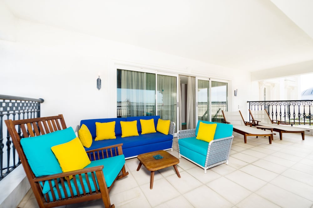 Grand Suite, 1 King Bed thumbnail 6