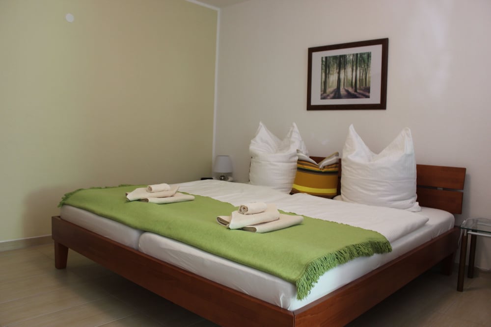 Deluxe Studio, 1 Queen Bed, Non Smoking, Kitchenette (Moritzburg) photo 1