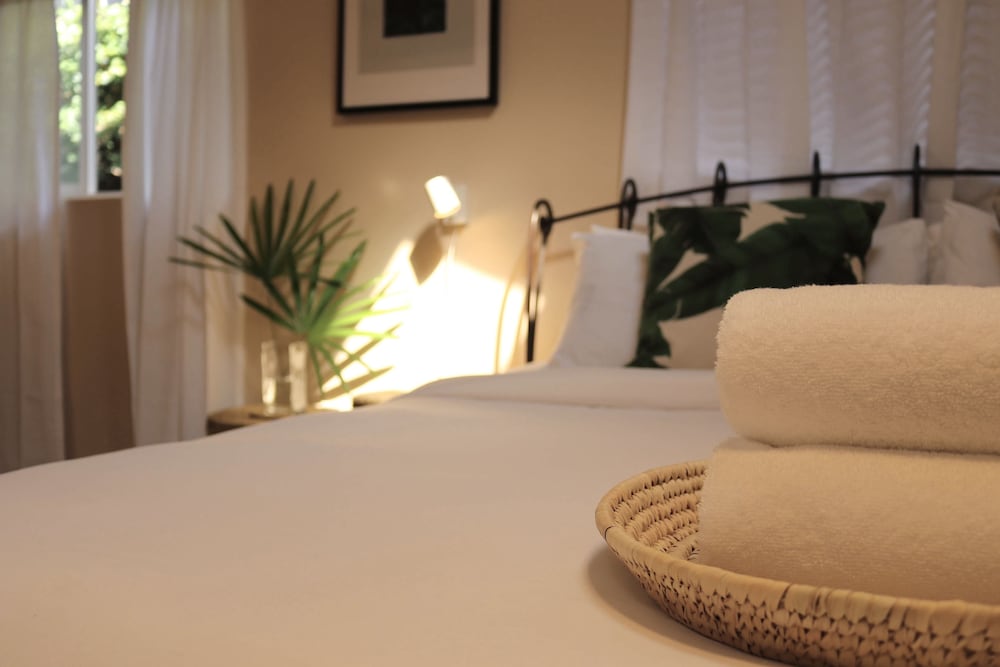 Deluxe Studio, 1 King Bed photo 3