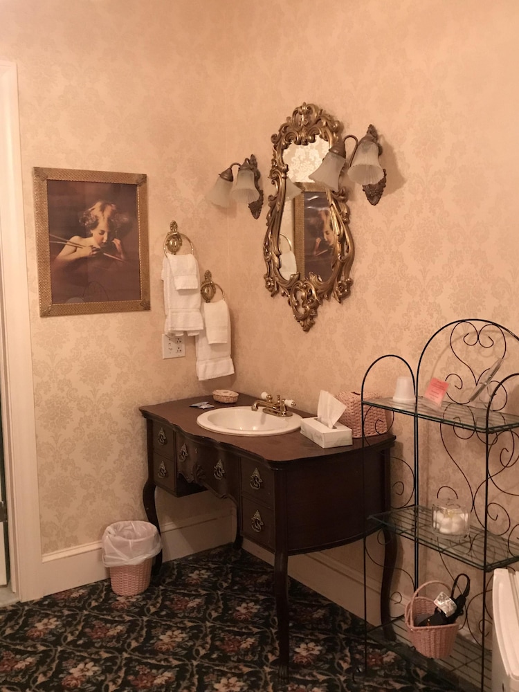 Standard Double Room, Ensuite (Barnside Victorian Luxury) photo 3