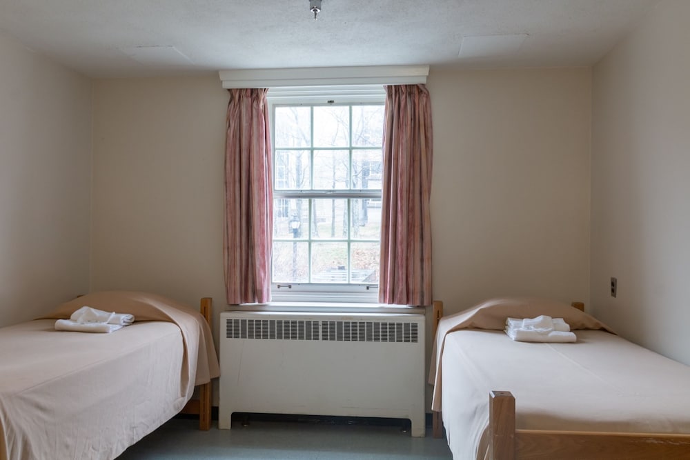 Shirreff Hall Single Room - Shared Bathroom