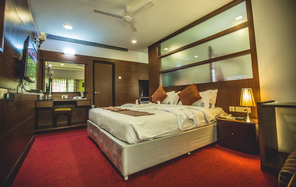 Executive Suite - Photo 1