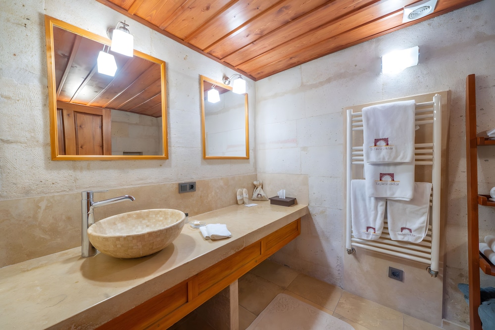 Deluxe Room, Outdoor with Jet Hot Tub - Photo 7