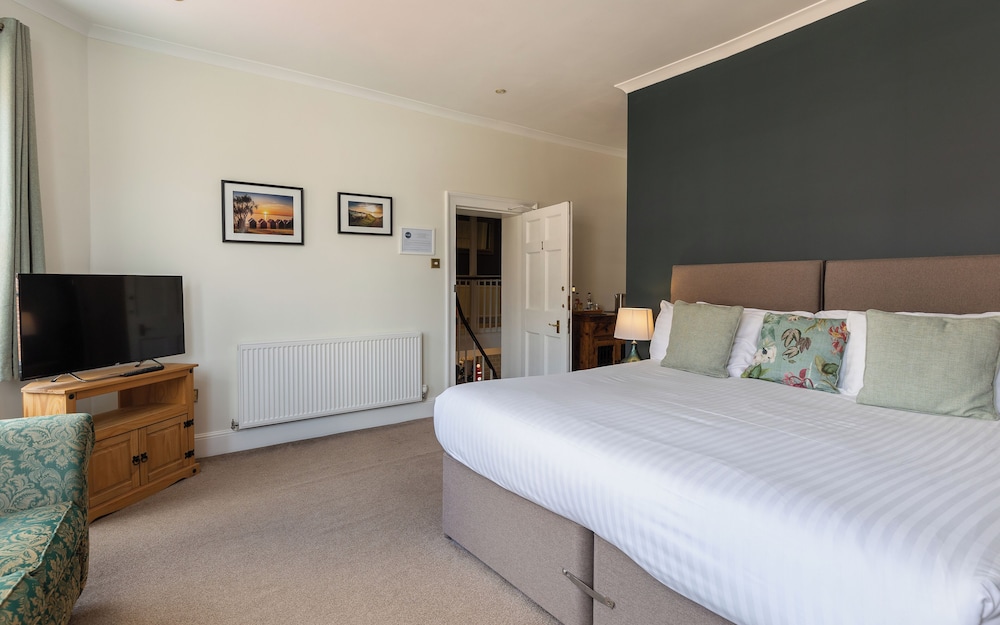 Superior Double or Twin Room, Ensuite photo 3
