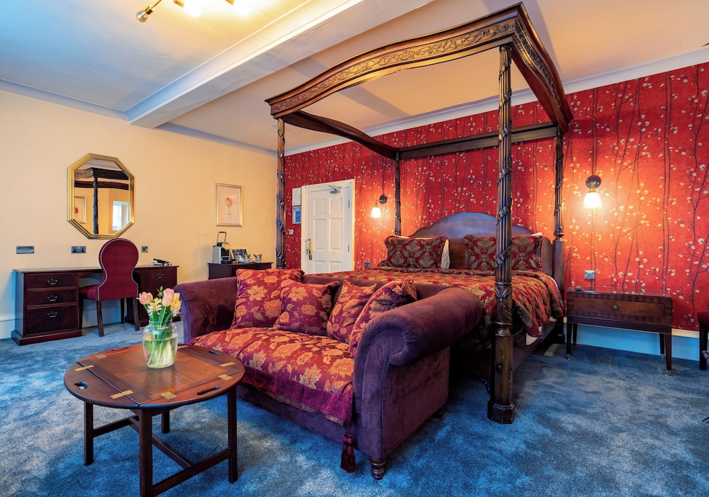 Manor House Feature Room photo 2
