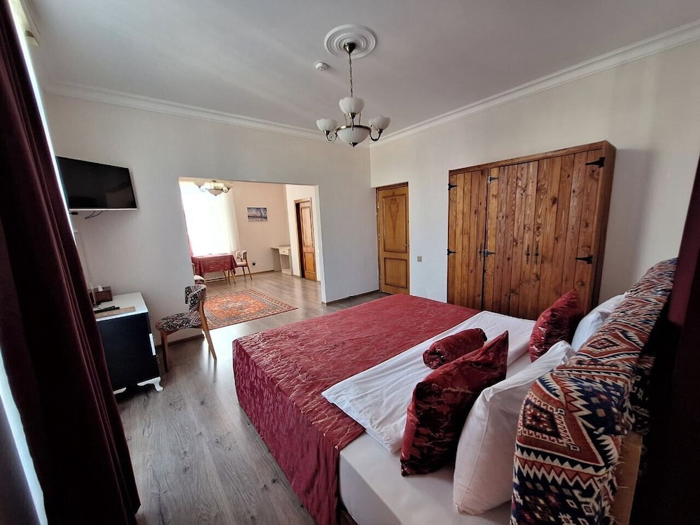 会所客房,1张特大床,泳池景观