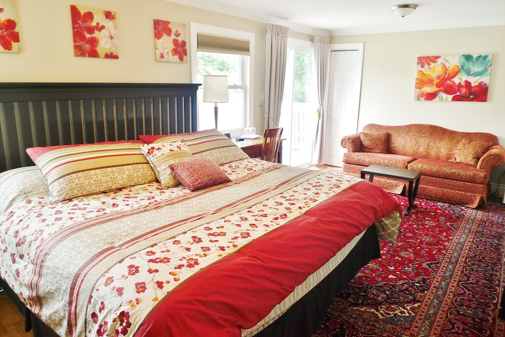 Deluxe Double Room, 1 King Bed with Sofa bed photo 1
