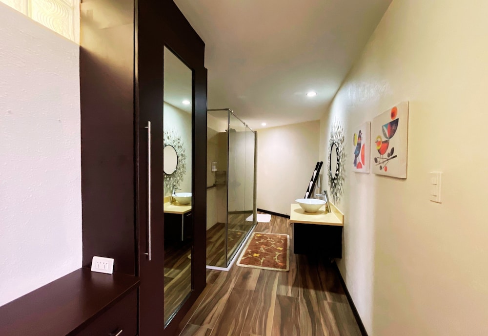 Penthouse Unit photo 2