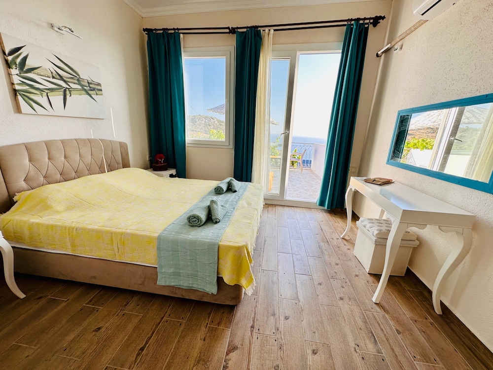 Deluxe Double Room, 1 Queen Bed, Terrace, Sea View photo 1