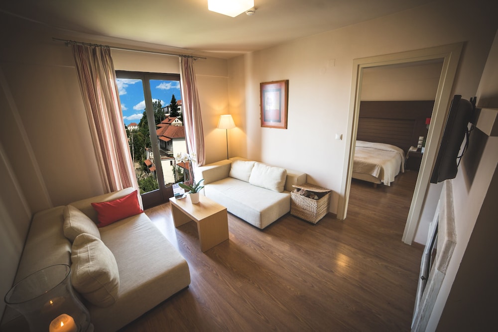 Suite with Balcony and Portaria View - Photo 4